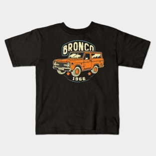 Retro 1987-1991 Ford Bronco w/Tires Kids T-Shirt